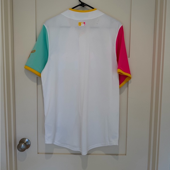 Nike San Diego Padres City Connect Jersey Medium MLB Limited White Pink Teal NWT - Picture 7 of 7
